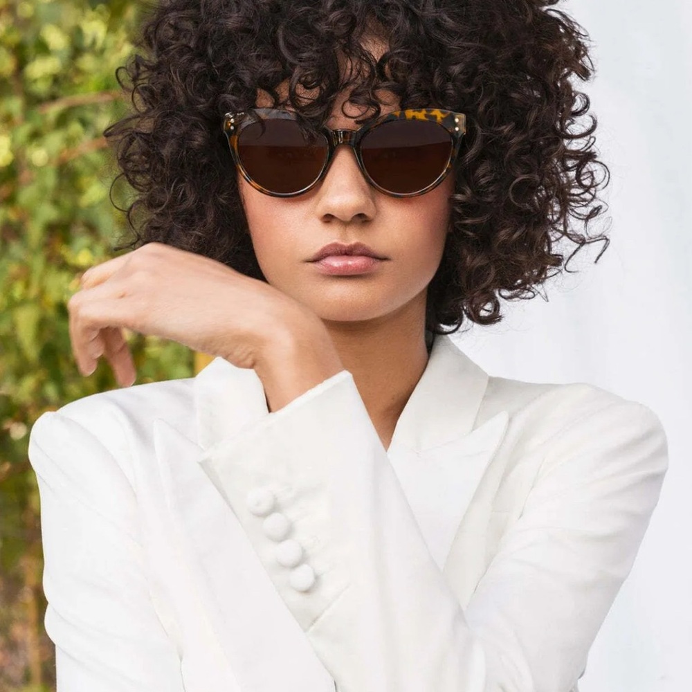 SAINT OWEN X Curateur Wylde | Tortoise Shell Sunglasses with Faux Leather Case